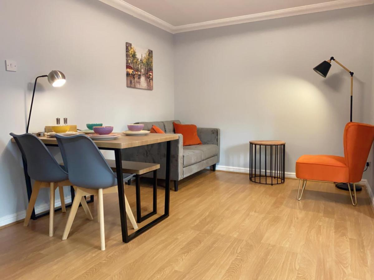 Private Main Door Lovely 2 bedroom apartment EDI Buitenkant foto
