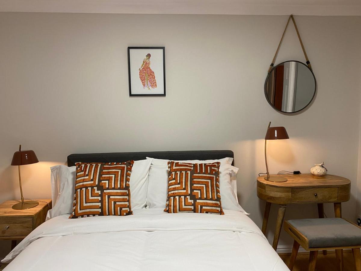 Private Main Door Lovely 2 bedroom apartment EDI Buitenkant foto