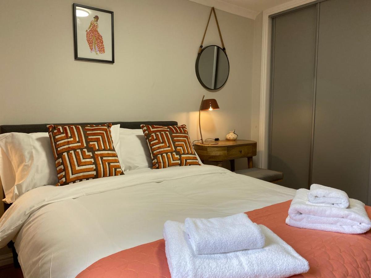 Private Main Door Lovely 2 bedroom apartment EDI Buitenkant foto
