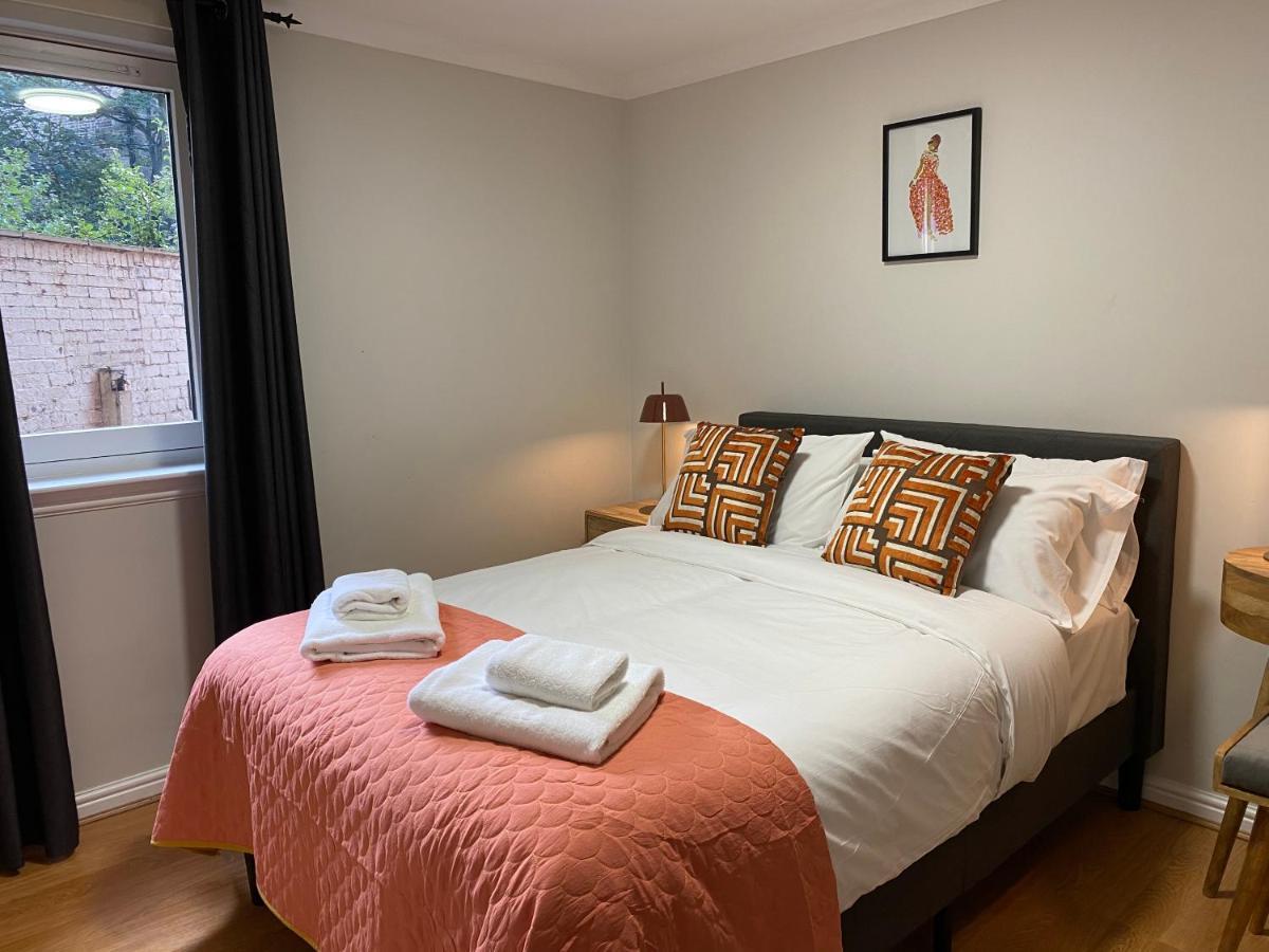 Private Main Door Lovely 2 bedroom apartment EDI Buitenkant foto
