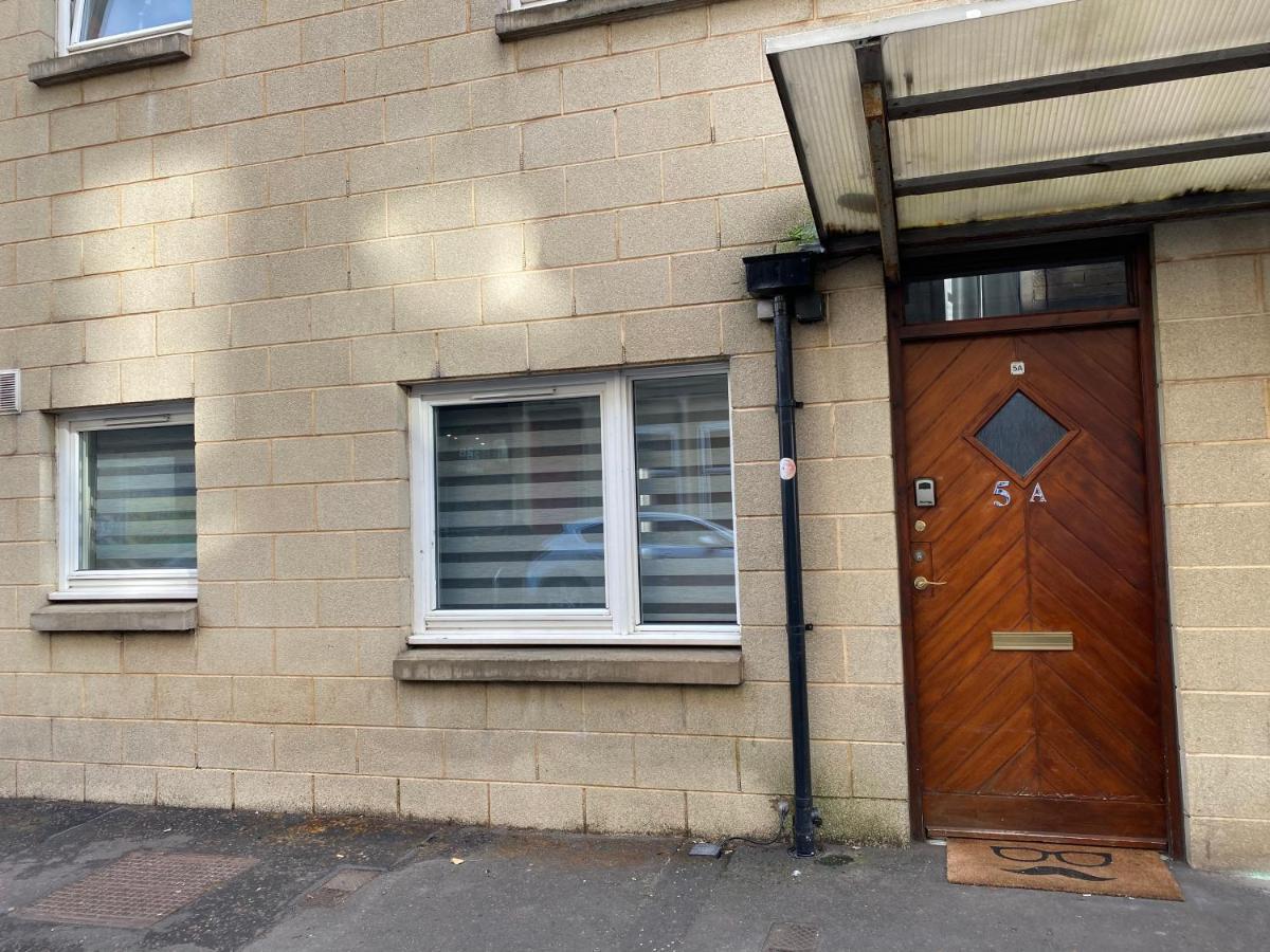 Private Main Door Lovely 2 bedroom apartment EDI Buitenkant foto