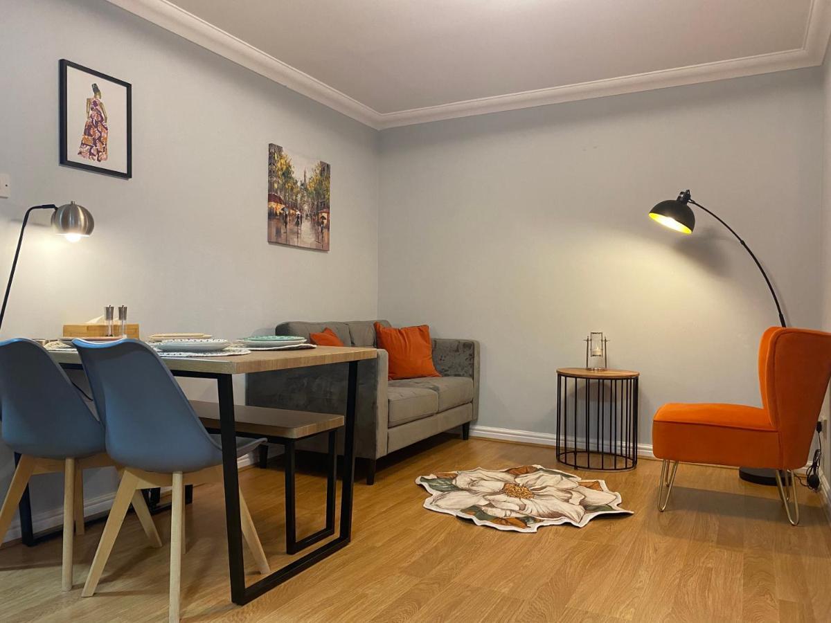 Private Main Door Lovely 2 bedroom apartment EDI Buitenkant foto
