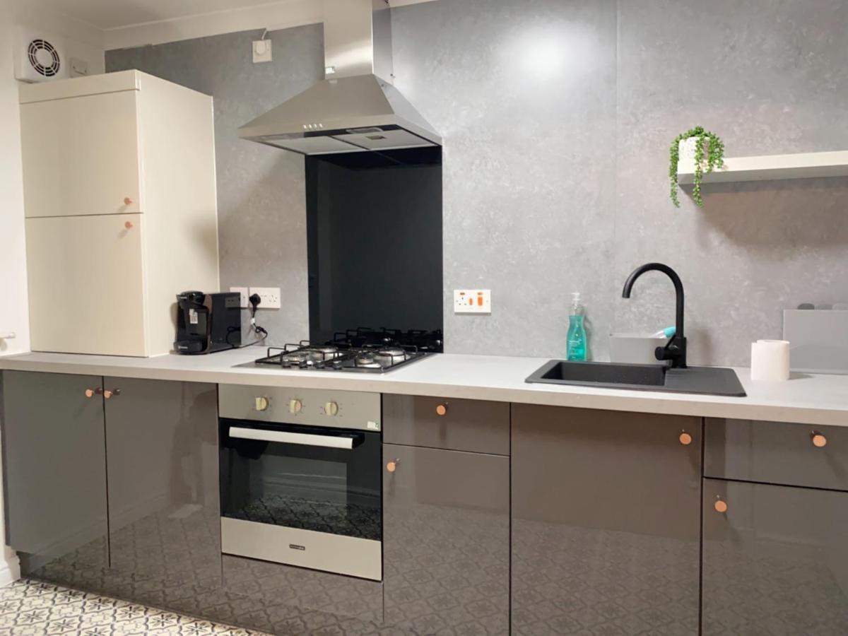 Private Main Door Lovely 2 bedroom apartment EDI Buitenkant foto