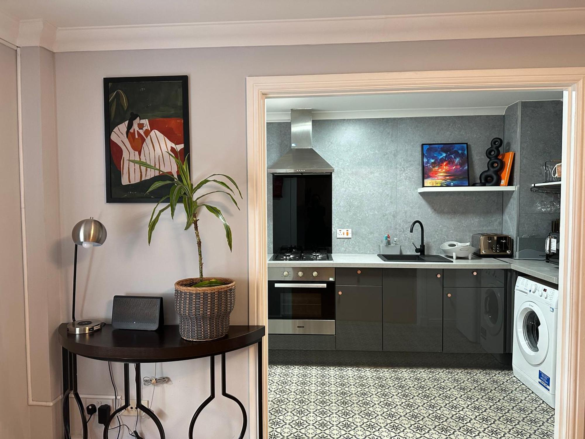 Private Main Door Lovely 2 bedroom apartment EDI Buitenkant foto