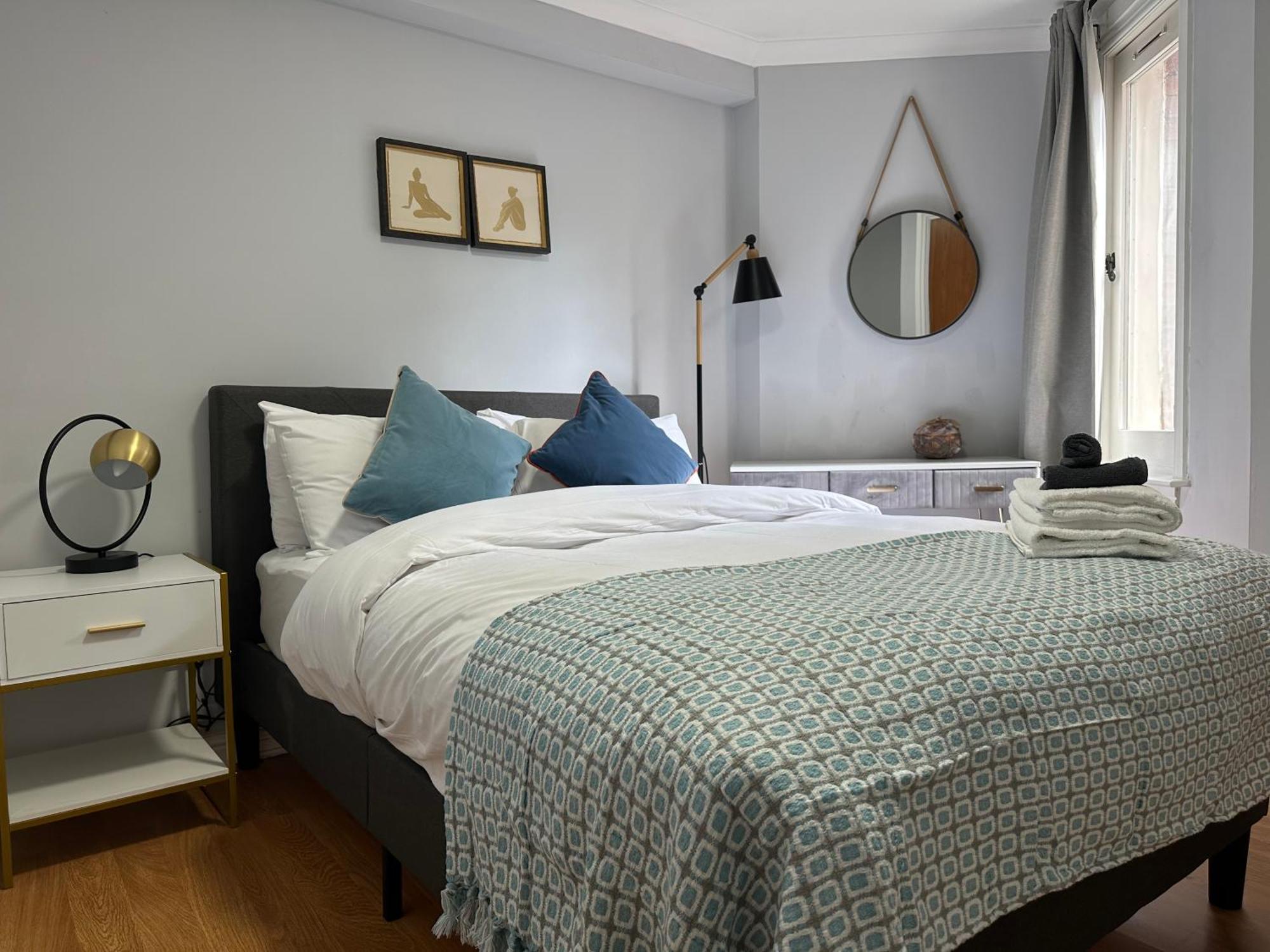 Private Main Door Lovely 2 bedroom apartment EDI Buitenkant foto