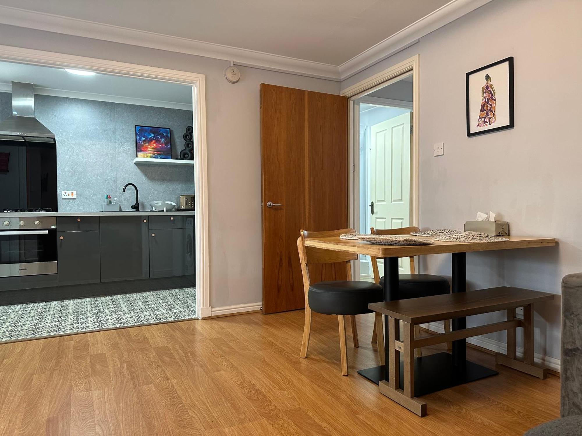 Private Main Door Lovely 2 bedroom apartment EDI Buitenkant foto
