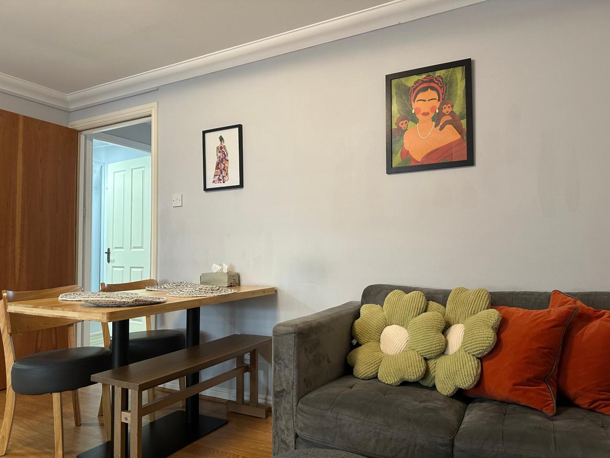 Private Main Door Lovely 2 bedroom apartment EDI Buitenkant foto