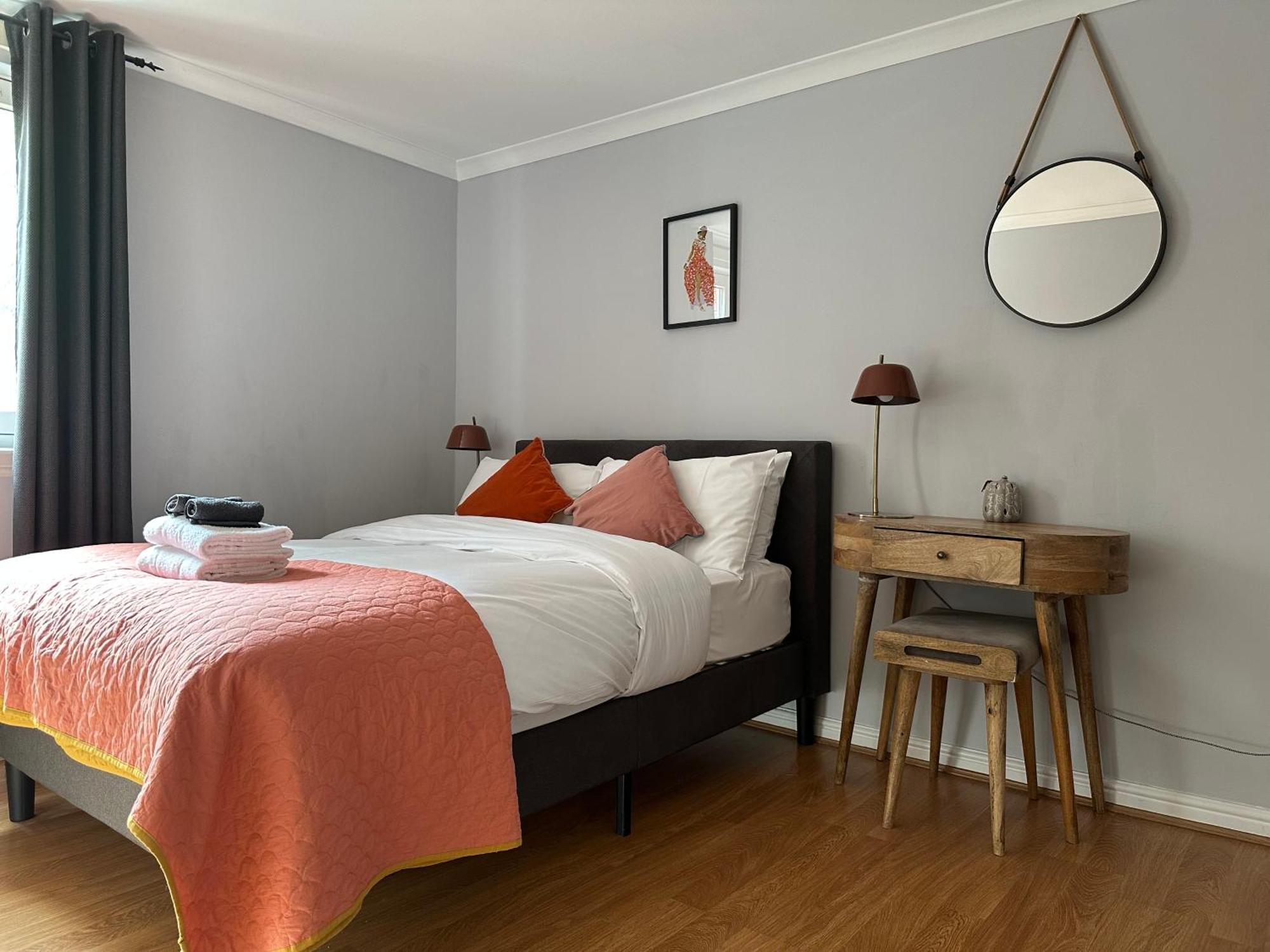 Private Main Door Lovely 2 bedroom apartment EDI Buitenkant foto
